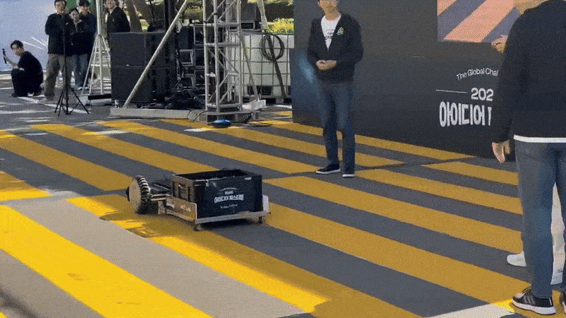 Self-rotating tires, volume-controlling seatbelts — Hyundai’s engineers are thinking ahead