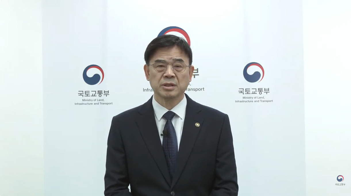 To restore credibility in housing policy, Vice Minister Lee should step down