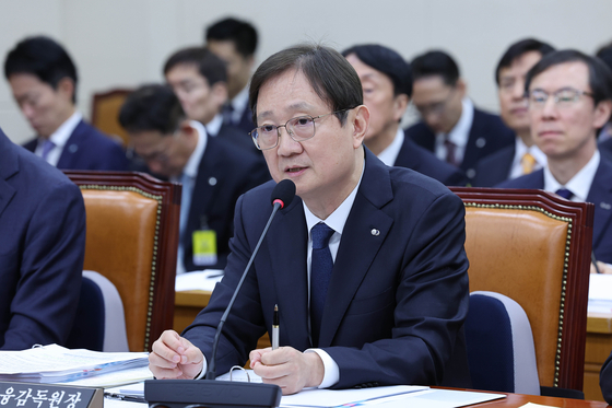 After public pressure, FSS chief agrees to sell one of his Gangnam apartments After public pressure, FSS chief agrees to sell one of his Gangnam apartments