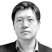 Public sentiment rejects Yoon — and Jang, Han and Lee as well Public sentiment rejects Yoon — and Jang, Han and Lee as well