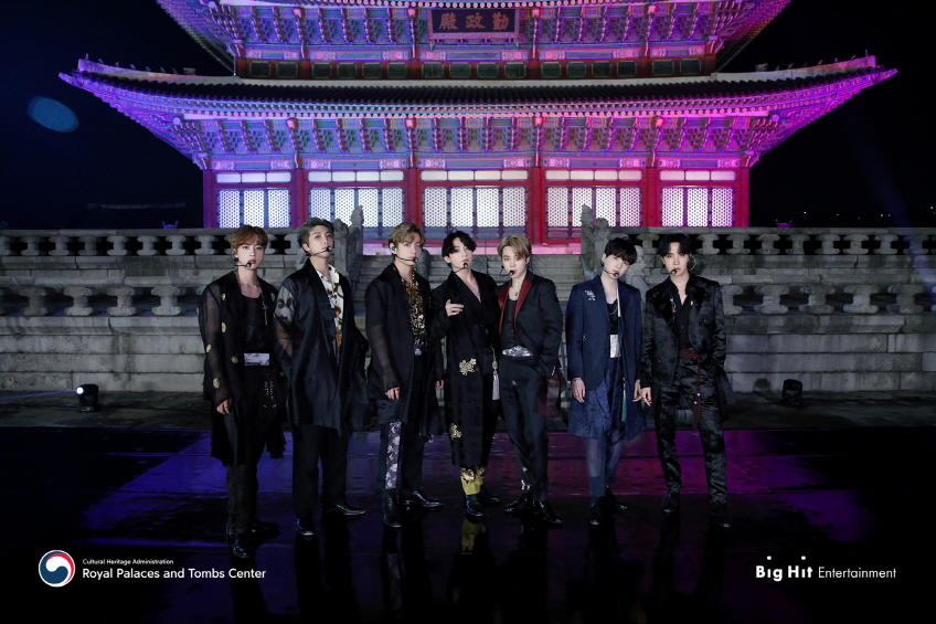 Seoul gov’t to dispatch 3,400 personnel, outlines safety measures for upcoming BTS concert — Korea JoongAng Daily - Daily News from Korea cover