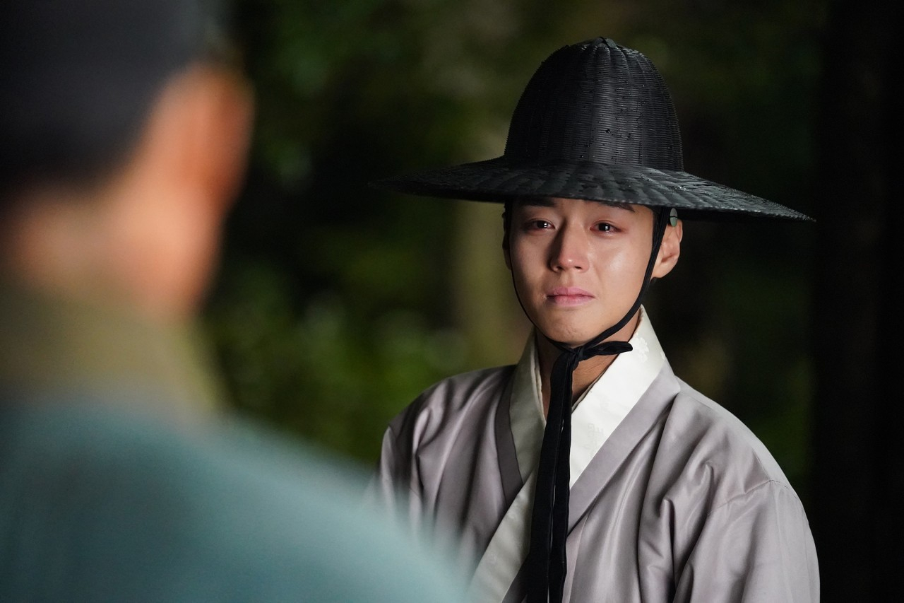 Park Ji-hoon of 'The King's Warden' hits high note while other idol-turned actors fall flat — Korea JoongAng Daily - Daily News from Korea cover