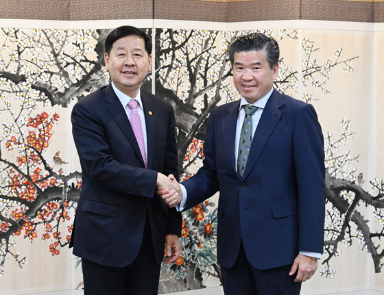Amcham, Finance Ministry explore policies to elevate Korea as financial hub episode artwork