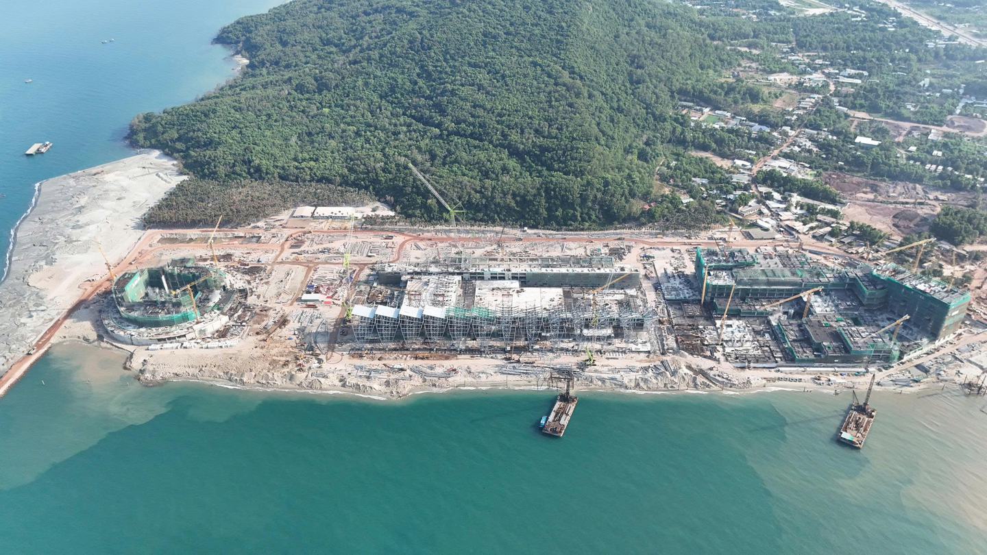 Vietnam's Phu Quoc island to transform into grand commercial hub ahead of 2027 APEC summit episode artwork