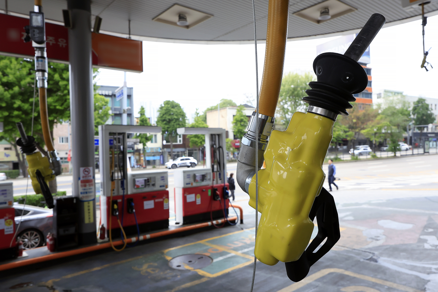 Fear of rising prices fuels 'gas pilgrims' to seek cheapest stations, fill up more episode artwork