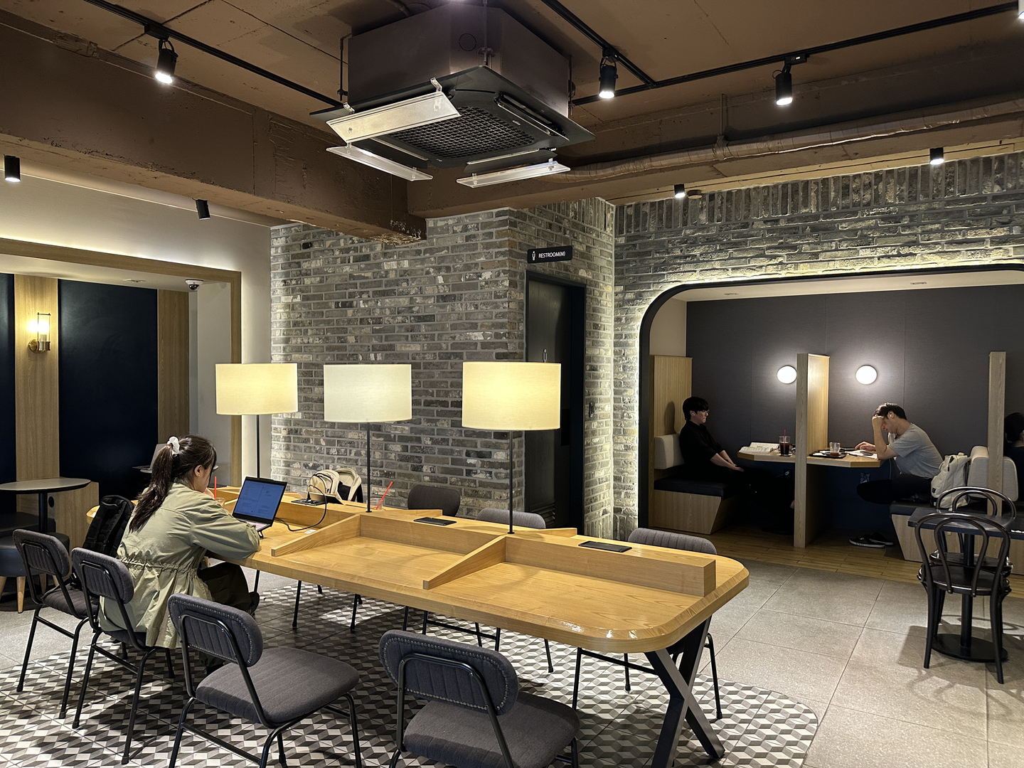 [WHY] One Americano, four hours: Inside Korea's 'cafe study tribe' episode artwork