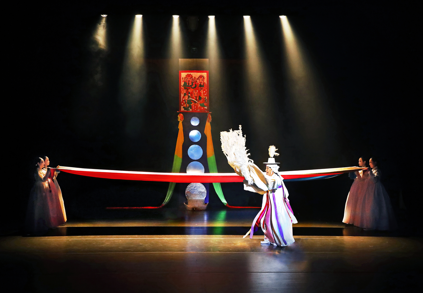 How history literally lives on through Choi Chang-deok's mastery of dance episode artwork